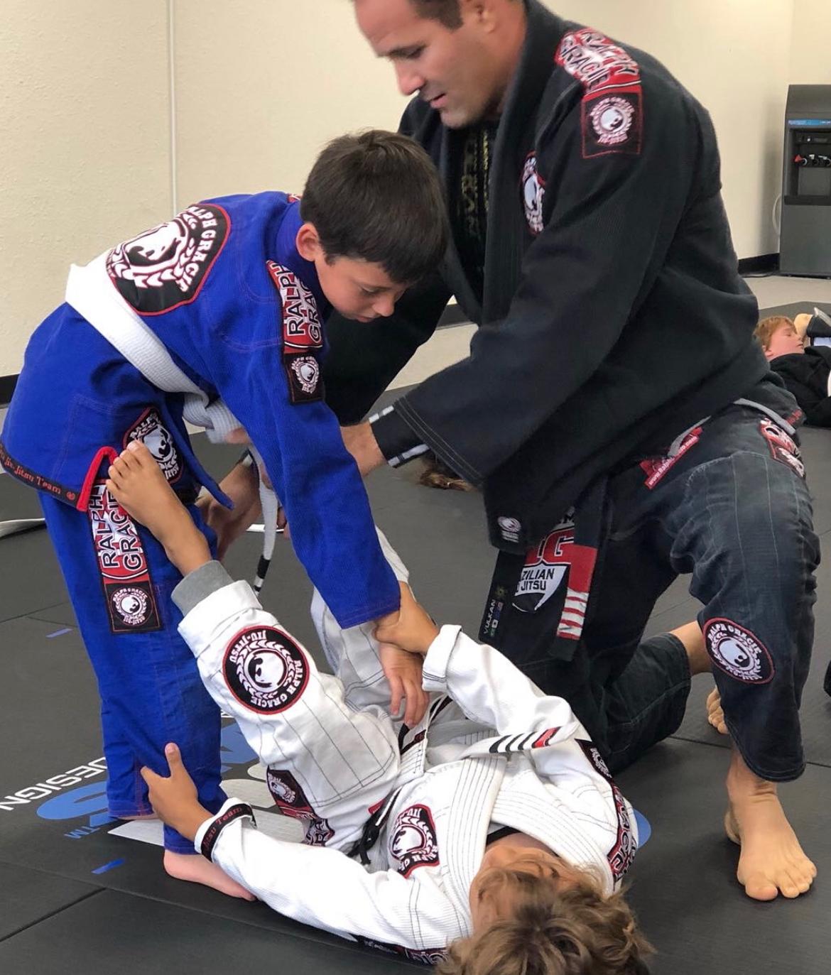 Professor Bob teaching kids ground technique